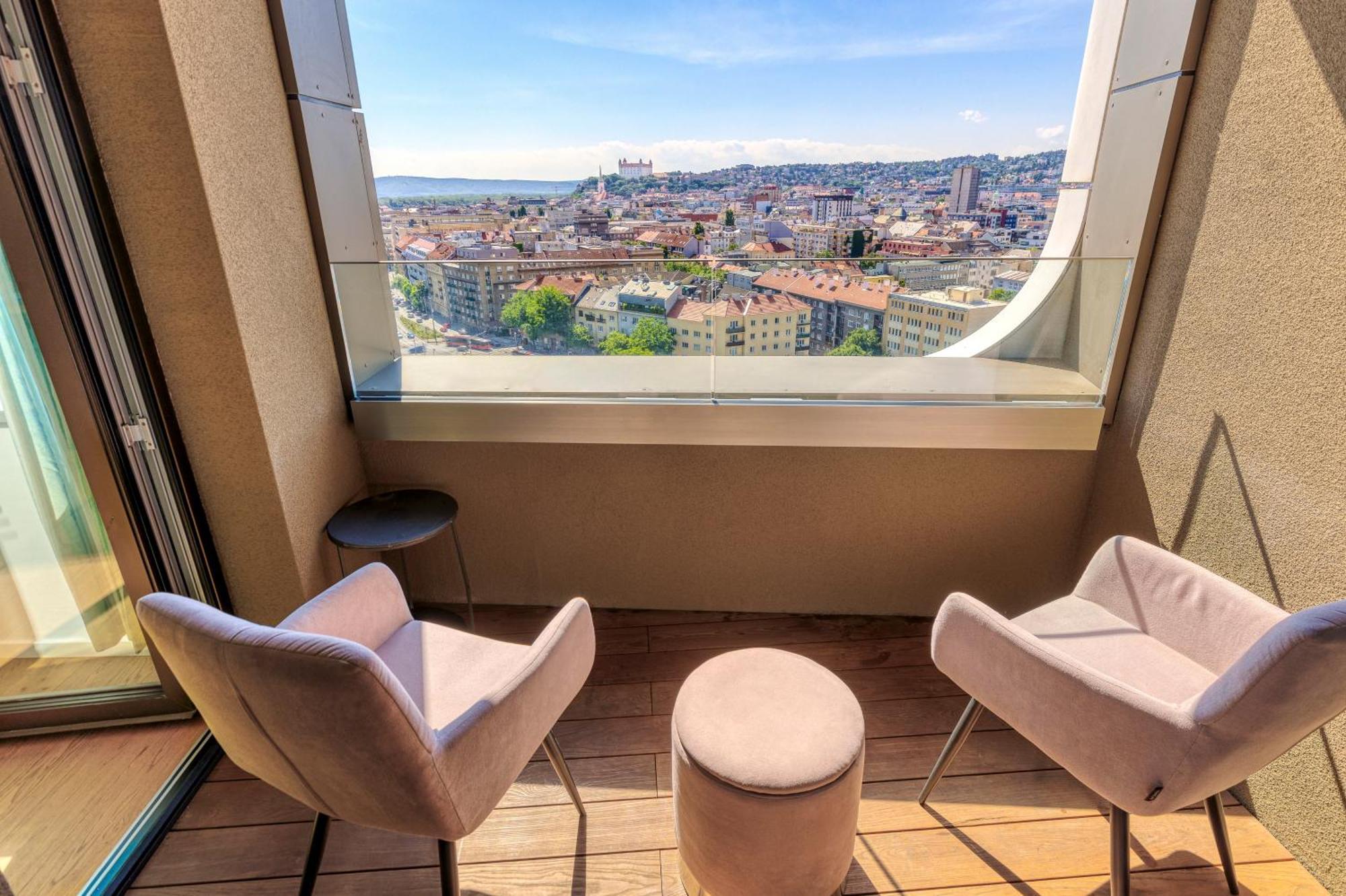 Sky Park 1 - Luxurious #Instaworthy Apartment In Downtown City Center With Included Parking, Best Address In Town Братислава Екстериор снимка