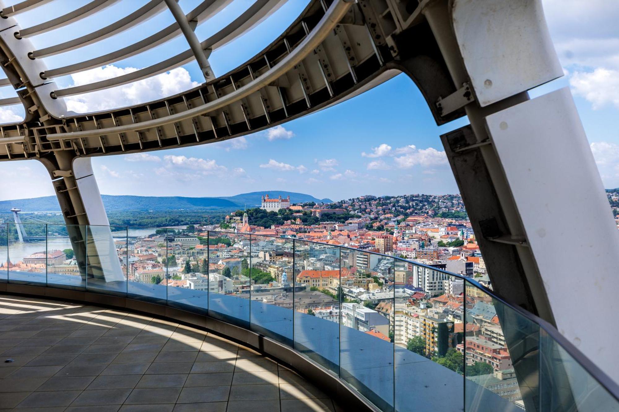 Sky Park 1 - Luxurious #Instaworthy Apartment In Downtown City Center With Included Parking, Best Address In Town Братислава Екстериор снимка