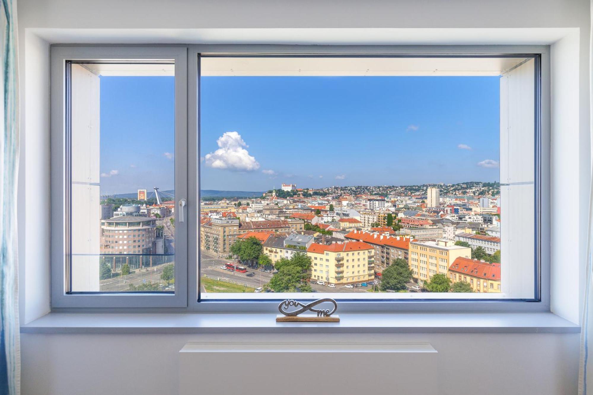 Sky Park 1 - Luxurious #Instaworthy Apartment In Downtown City Center With Included Parking, Best Address In Town Братислава Екстериор снимка