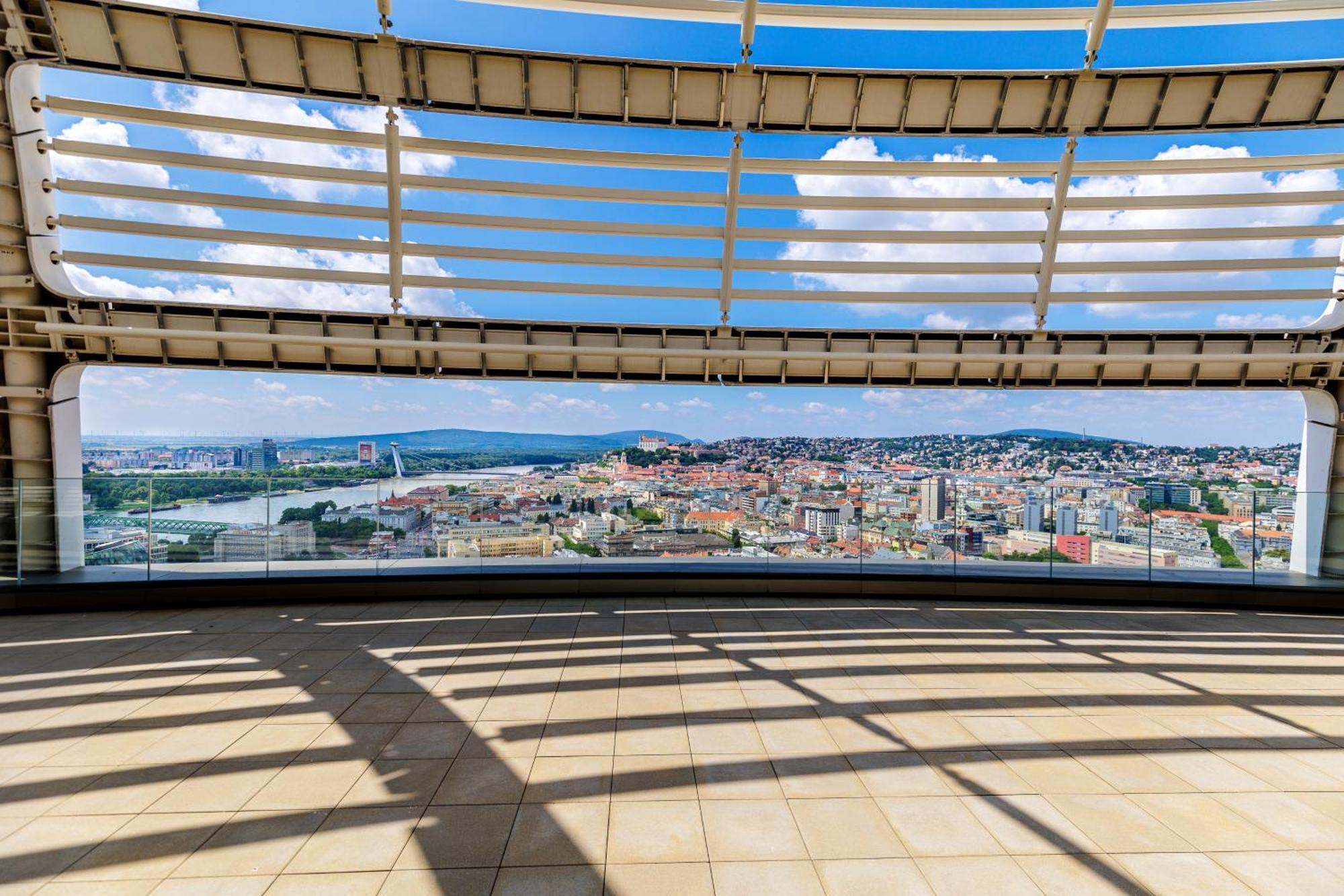 Sky Park 1 - Luxurious #Instaworthy Apartment In Downtown City Center With Included Parking, Best Address In Town Братислава Екстериор снимка