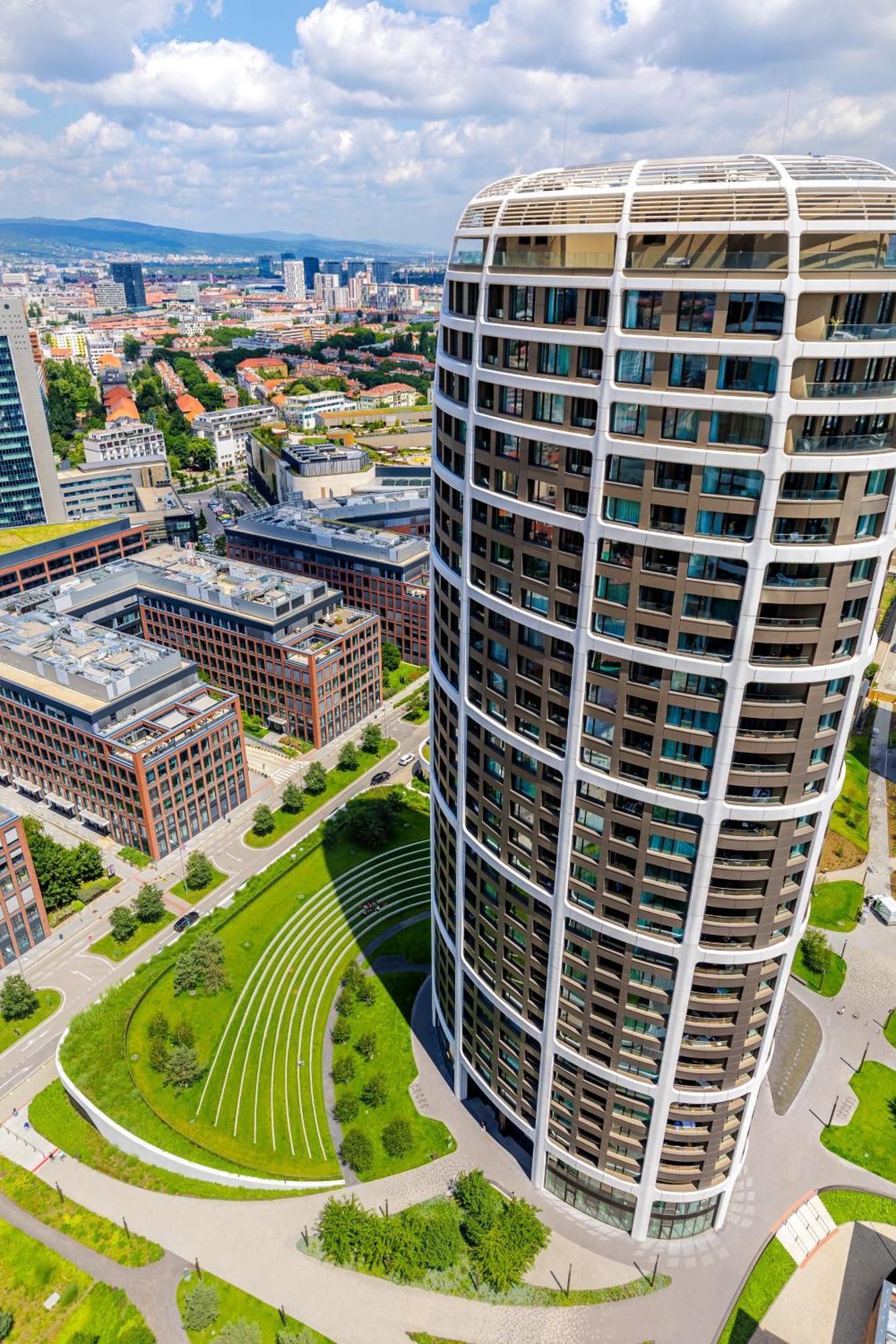 Sky Park 1 - Luxurious #Instaworthy Apartment In Downtown City Center With Included Parking, Best Address In Town Братислава Екстериор снимка